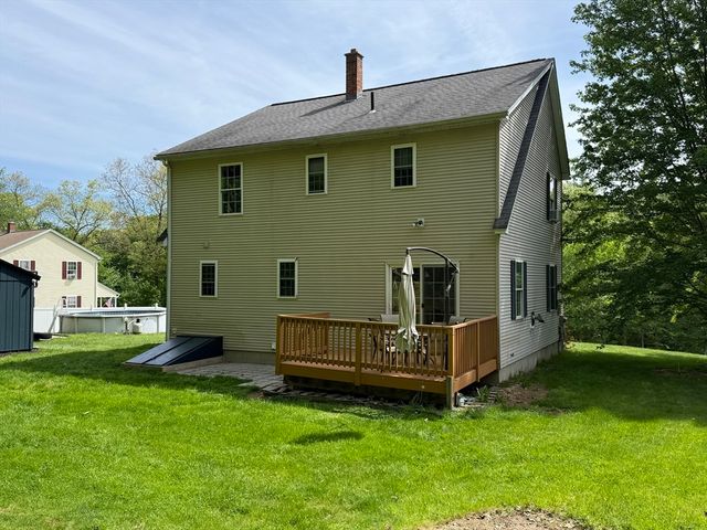 222 Bridge St, Warren, MA 01083