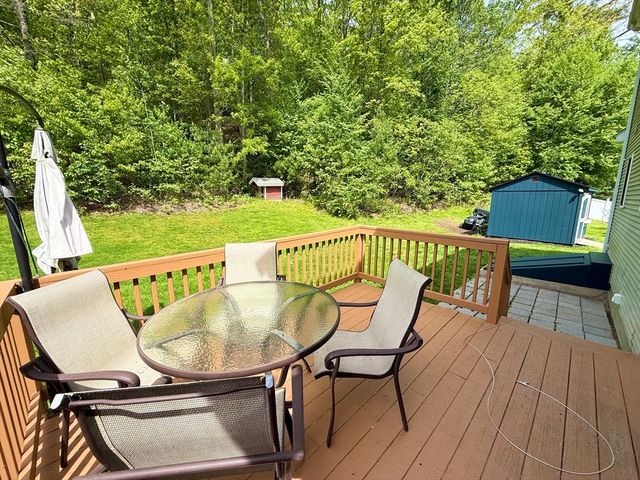 222 Bridge St, Warren, MA 01083