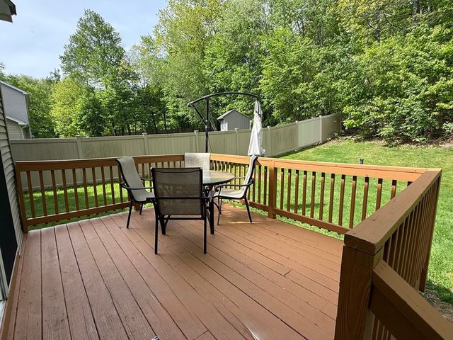 222 Bridge St, Warren, MA 01083
