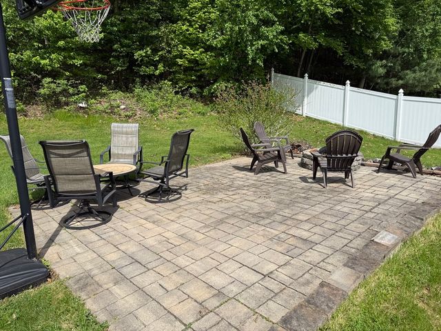 222 Bridge St, Warren, MA 01083