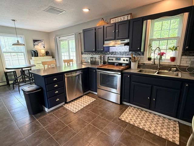 222 Bridge St, Warren, MA 01083
