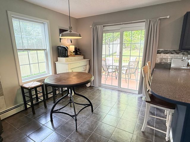 222 Bridge St, Warren, MA 01083