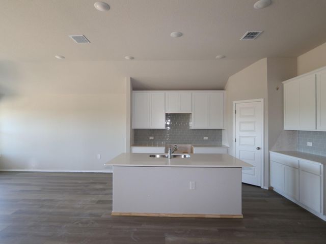 9204 Furman DR, Austin, TX 78747