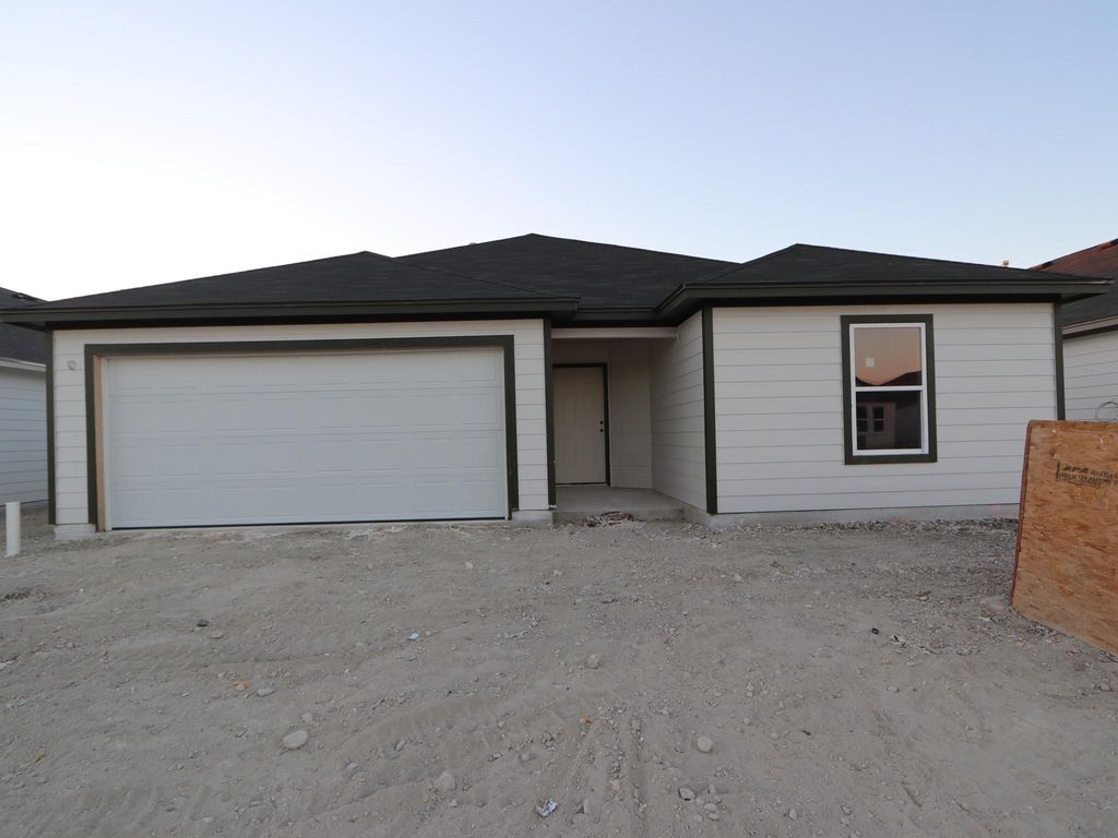 9204 Furman DR, Austin, TX 78747