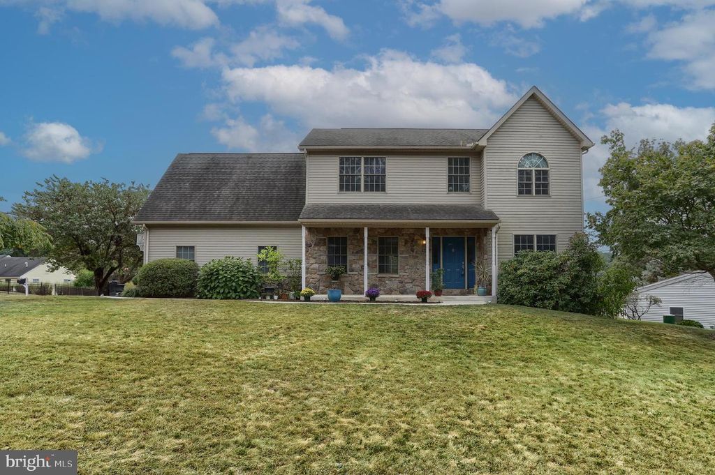 954 DEBRA DR, Hummelstown, PA 17036