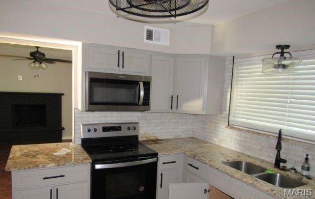 12360 Space Drive, Florissant, MO 63033