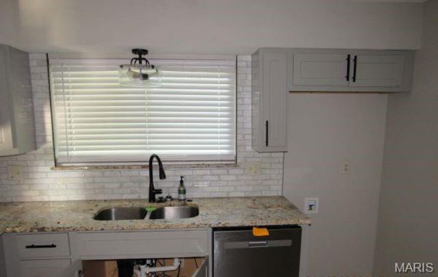 12360 Space Drive, Florissant, MO 63033