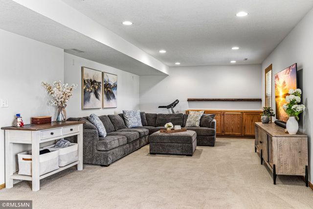 8516 Kirkwood Lane N, Maple Grove, MN 55369