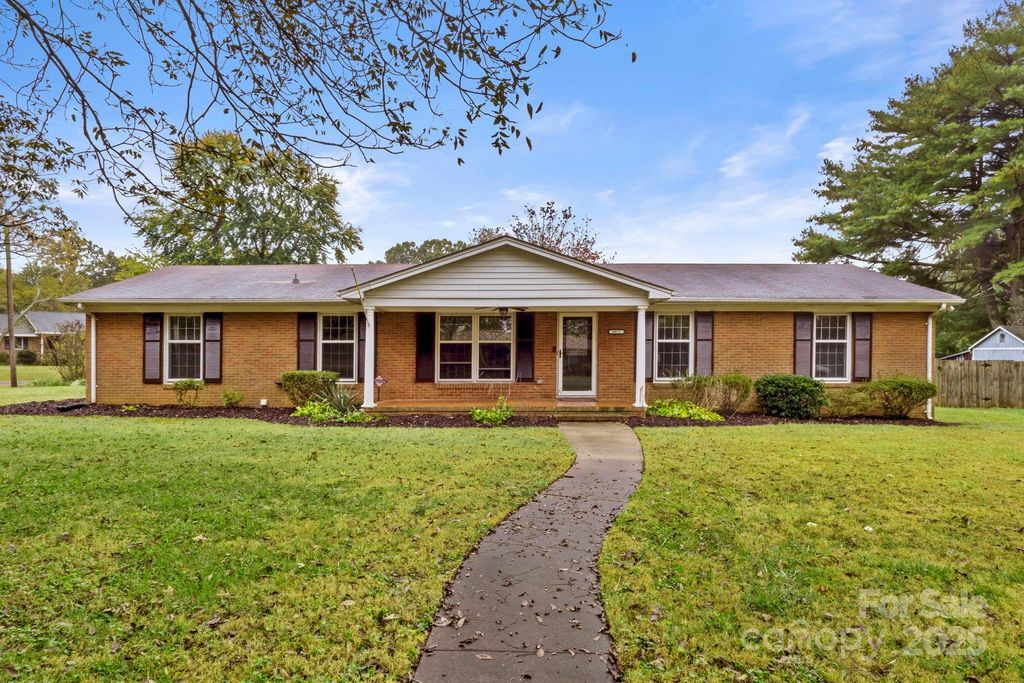 8915 Wedgewood Drive, Huntersville, NC 28078