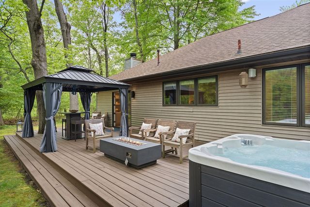 4035 Choctaw Trail, New Buffalo, MI 49117