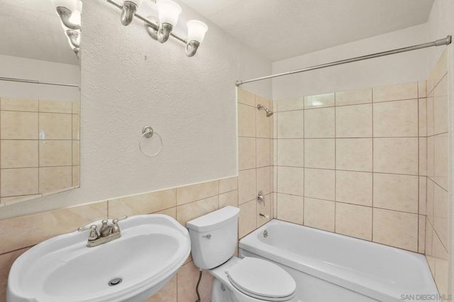 244 Elvado Way, San Diego, CA 92114