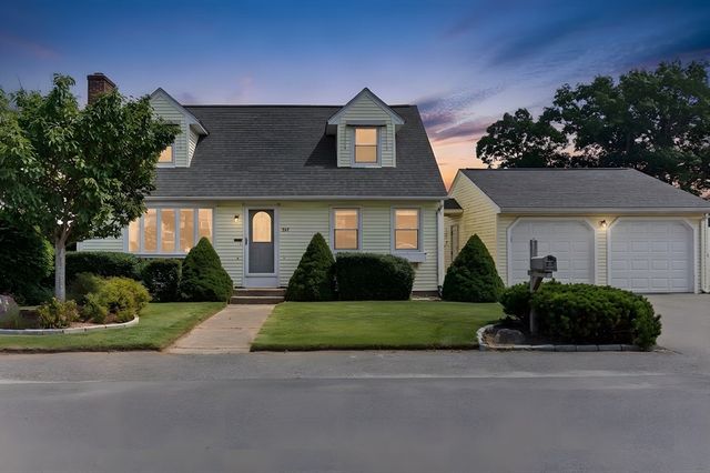 327 England St, Cumberland, RI 02864