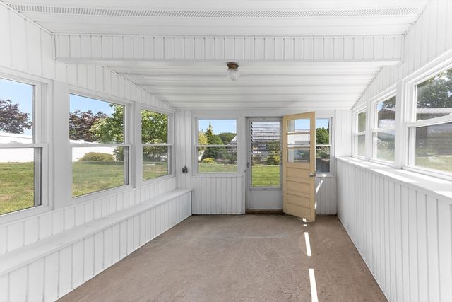 327 England St, Cumberland, RI 02864