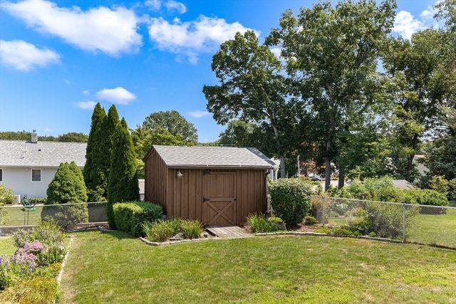 327 England St, Cumberland, RI 02864