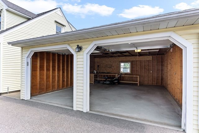 327 England St, Cumberland, RI 02864