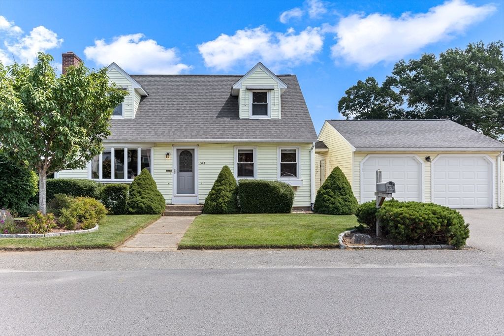 327 England St, Cumberland, RI 02864
