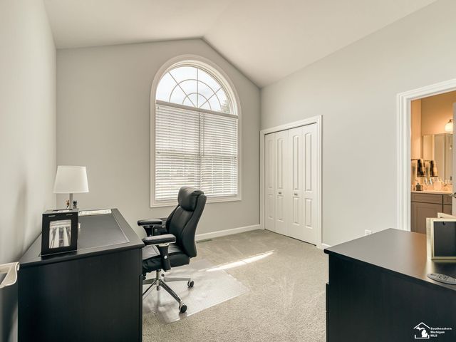 1035 Saint James Park Avenue, Monroe, MI 48161