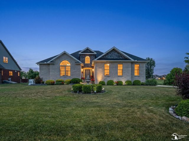1035 Saint James Park Avenue, Monroe, MI 48161