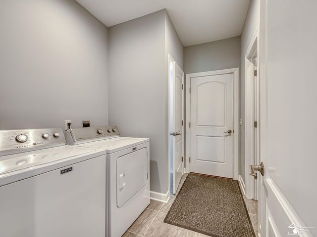 1035 Saint James Park Avenue, Monroe, MI 48161