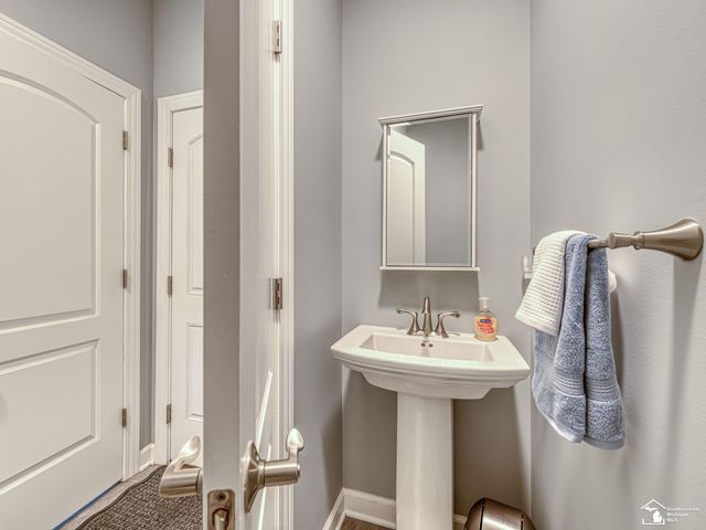 1035 Saint James Park Avenue, Monroe, MI 48161
