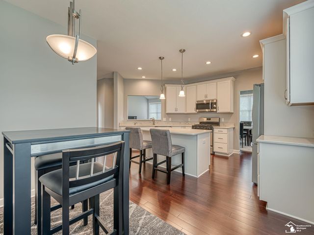 1035 Saint James Park Avenue, Monroe, MI 48161
