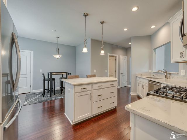1035 Saint James Park Avenue, Monroe, MI 48161