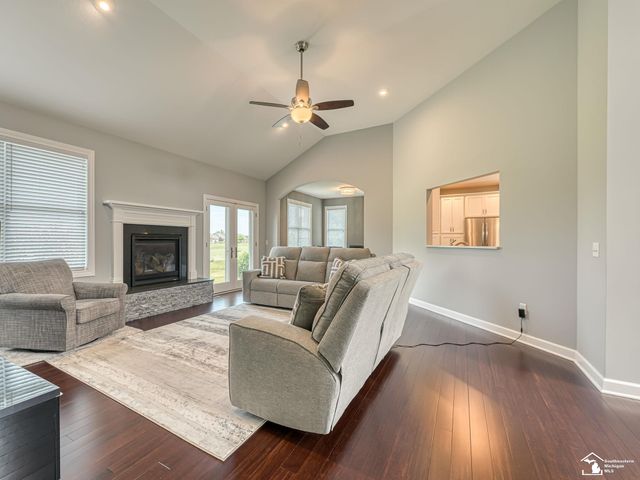 1035 Saint James Park Avenue, Monroe, MI 48161