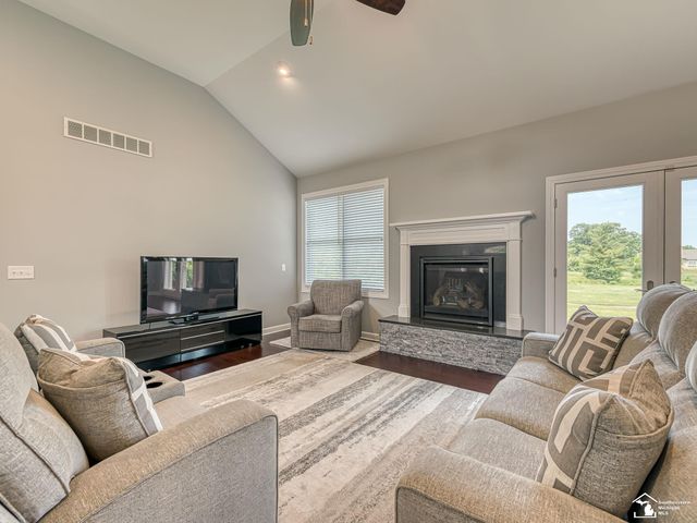 1035 Saint James Park Avenue, Monroe, MI 48161