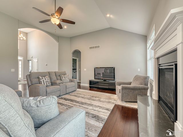 1035 Saint James Park Avenue, Monroe, MI 48161
