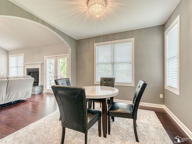 1035 Saint James Park Avenue, Monroe, MI 48161