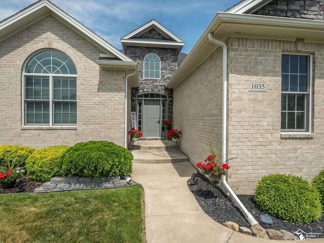 1035 Saint James Park Avenue, Monroe, MI 48161