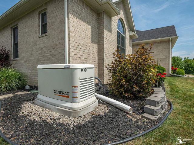 1035 Saint James Park Avenue, Monroe, MI 48161