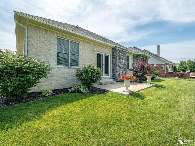 1035 Saint James Park Avenue, Monroe, MI 48161