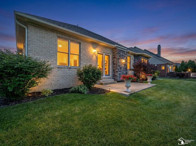 1035 Saint James Park Avenue, Monroe, MI 48161
