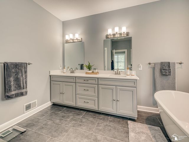 1035 Saint James Park Avenue, Monroe, MI 48161