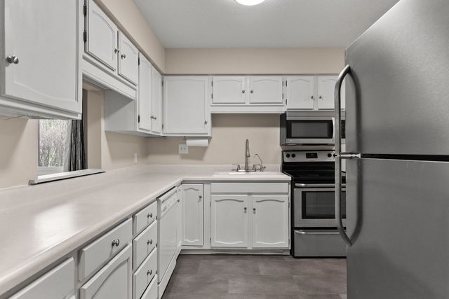 5911 36th Ave Court 16, Moline, IL 61265
