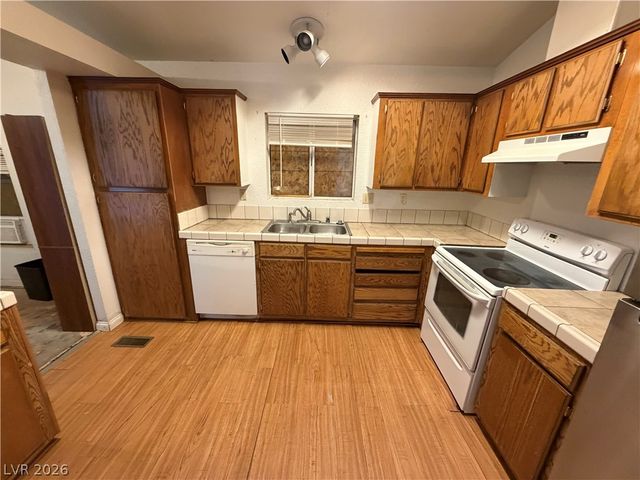 2730 South Dandelion Street, Pahrump, NV 89048