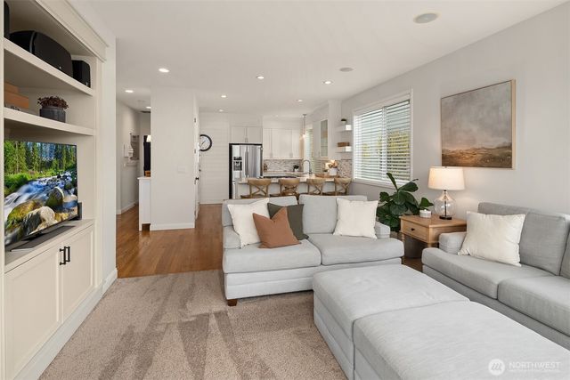 35814 SE Crestview Loop, Snoqualmie, WA 98065