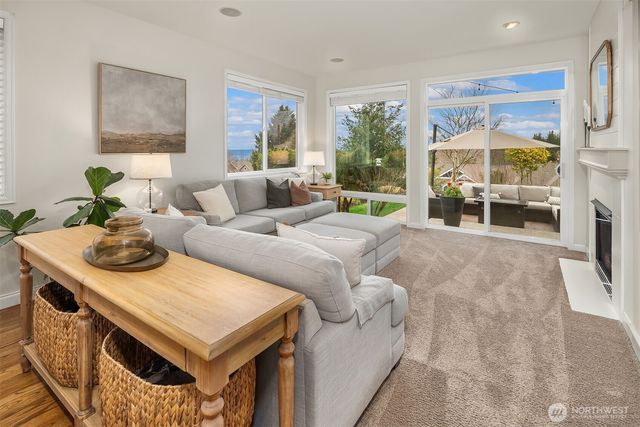 35814 SE Crestview Loop, Snoqualmie, WA 98065