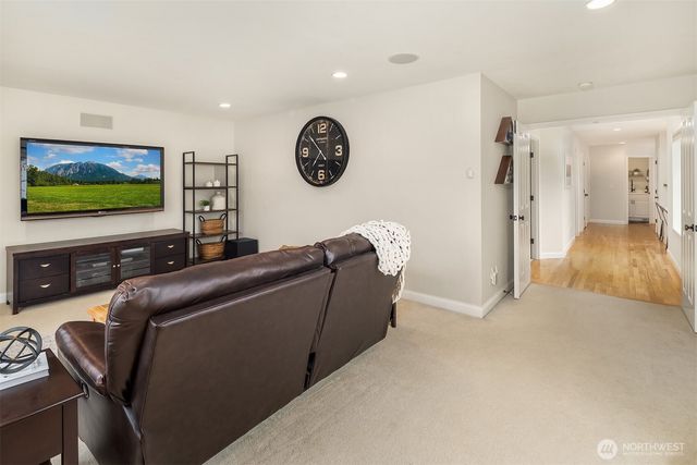 35814 SE Crestview Loop, Snoqualmie, WA 98065