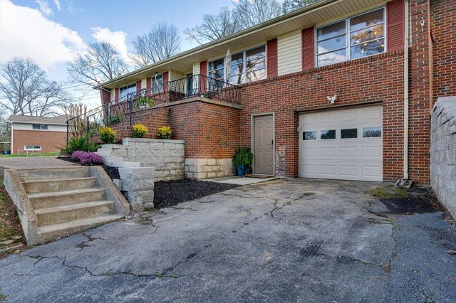 1402 John Ross Road, Chattanooga, TN 37412