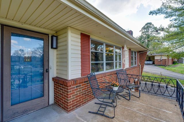 1402 John Ross Road, Chattanooga, TN 37412