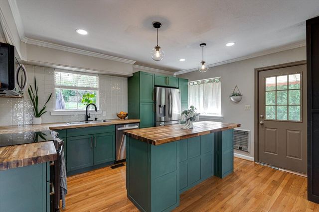 1402 John Ross Road, Chattanooga, TN 37412