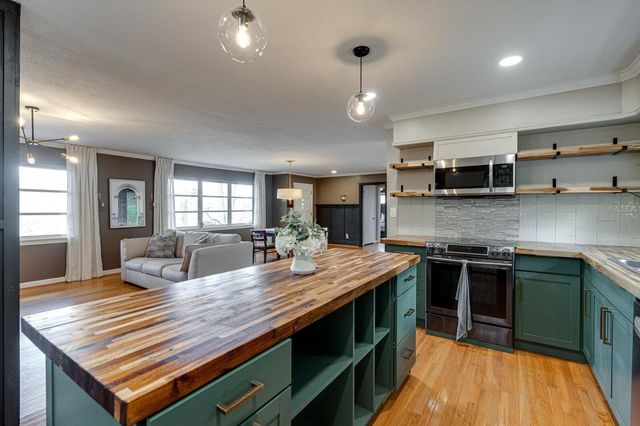 1402 John Ross Road, Chattanooga, TN 37412