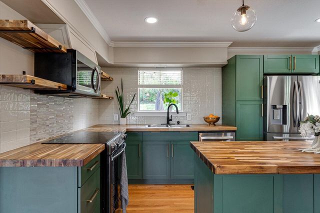 1402 John Ross Road, Chattanooga, TN 37412