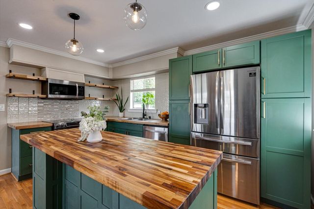 1402 John Ross Road, Chattanooga, TN 37412