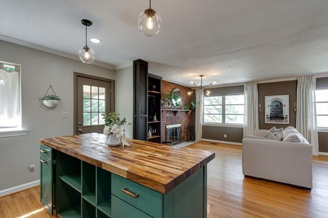 1402 John Ross Road, Chattanooga, TN 37412