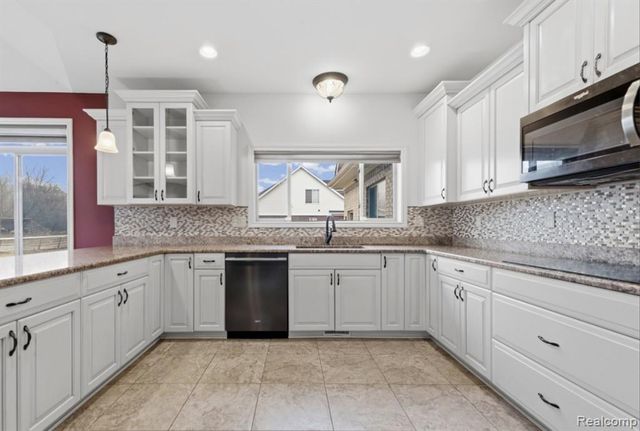 28796 Liparoto Boulevard, Flat Rock, MI 48134