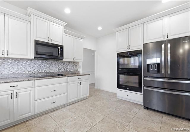 28796 Liparoto Boulevard, Flat Rock, MI 48134