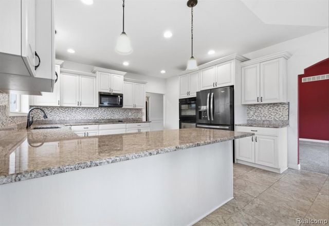 28796 Liparoto Boulevard, Flat Rock, MI 48134